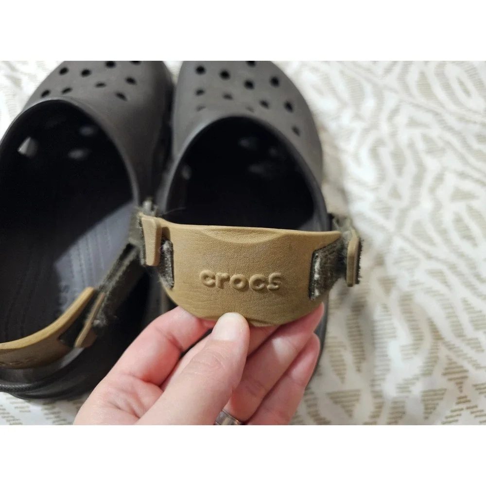 Crocs Classic All-Terrain Clogs Mens 11 Espresso Khaki Adjustable Strap 206340